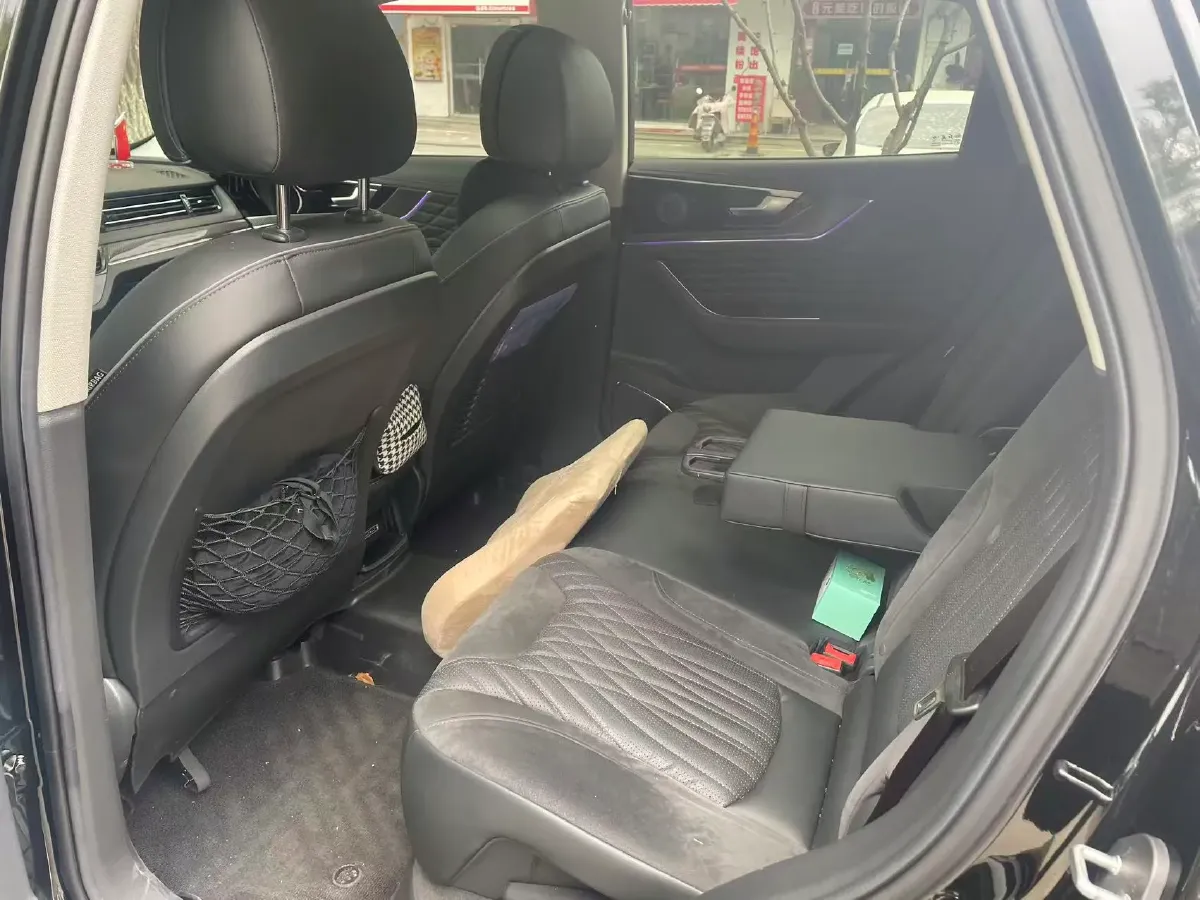 2022 HongQi HS5 2.0T 224HP L4 6AT,autocango,china used car exporter,china ev exporter,chinese used car exporter,chinese used ev exporter