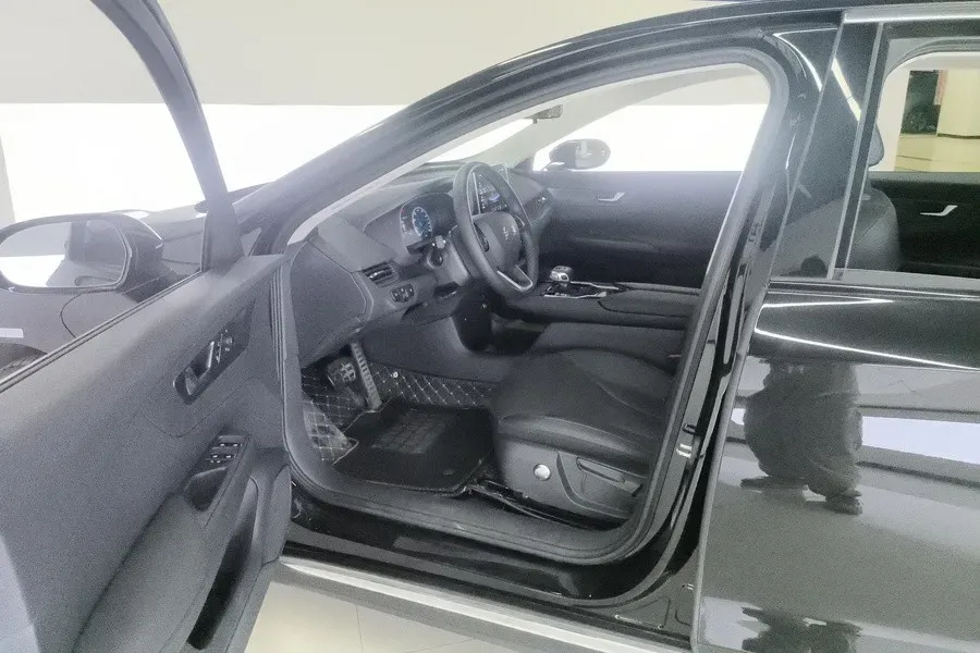 2022 HongQi E-QM5 BEV 54KWH,autocango,china used car exporter,china ev exporter,chinese used car exporter,chinese used ev exporter