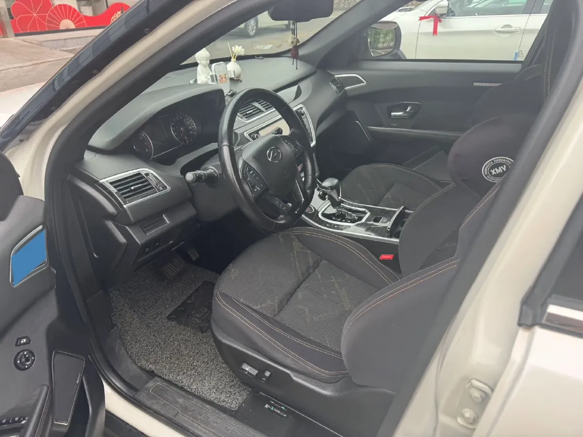 2018 Landwind X7 1.5T 163HP L4 8AT,autocango,china used car exporter,china ev exporter,chinese used car exporter,chinese used ev exporter