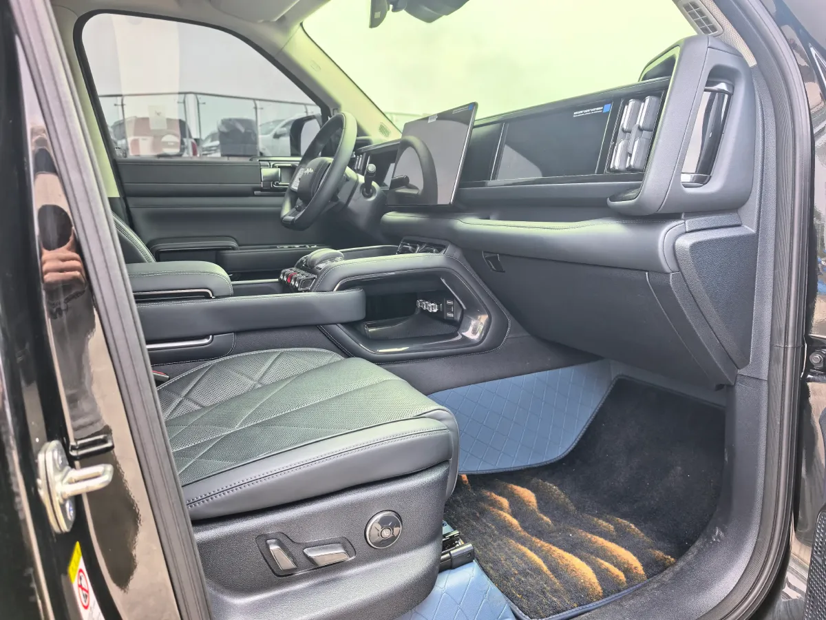 2025 FangChengBao Bao 5 1.5T 194HP L4 E-CVT PHEV 31.8KWH,autocango,china used car exporter,china ev exporter,chinese used car exporter,chinese used ev exporter