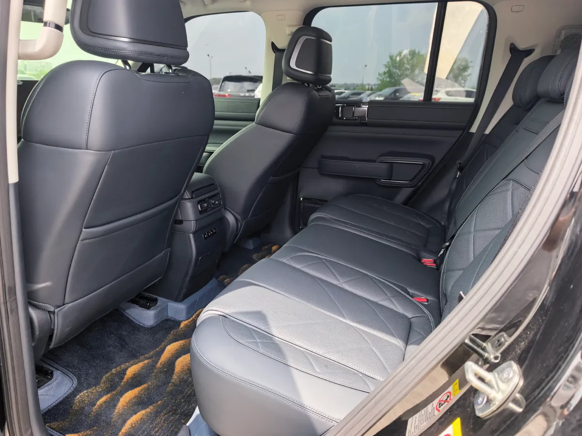 2025 FangChengBao Bao 5 1.5T 194HP L4 E-CVT PHEV 31.8KWH,autocango,china used car exporter,china ev exporter,chinese used car exporter,chinese used ev exporter