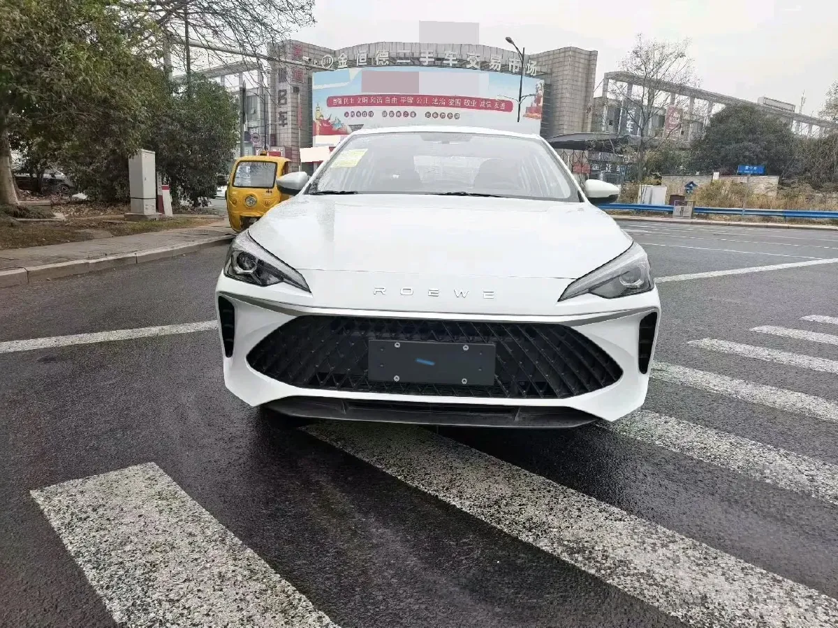 2026 Roewe i5 1.5L 129HP L4 5MT,autocango,china used car exporter,china ev exporter,chinese used car exporter,chinese used ev exporter