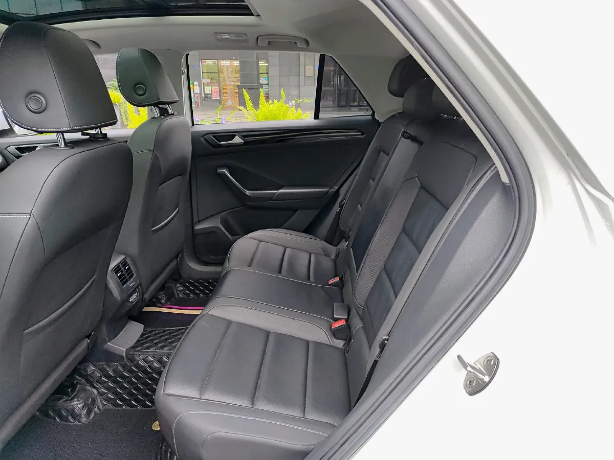 2021 Volkswagen T-Roc 1.4T 150HP L4 7DCT,autocango,china used car exporter,china ev exporter,chinese used car exporter,chinese used ev exporter