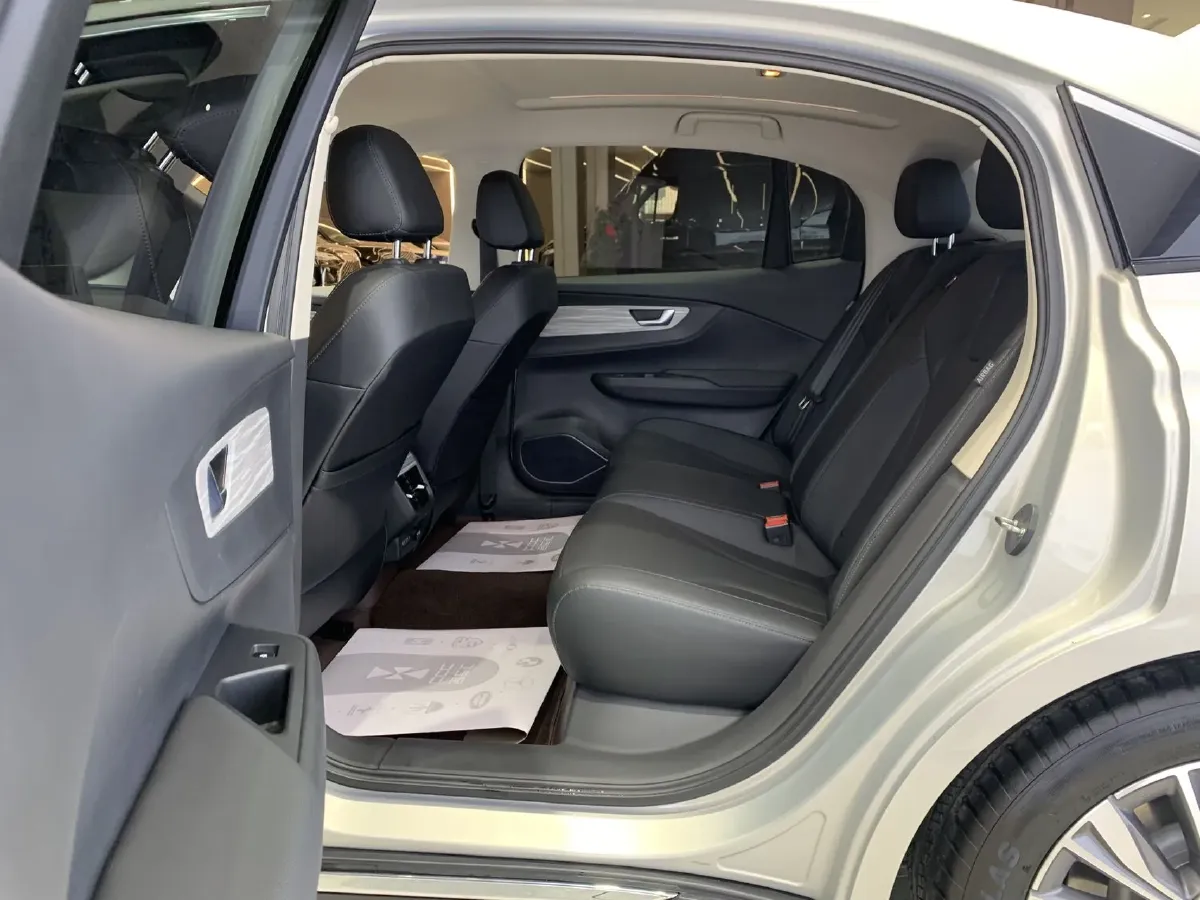 2024 HongQi E-QM5 BEV 72KWH,autocango,china used car exporter,china ev exporter,chinese used car exporter,chinese used ev exporter