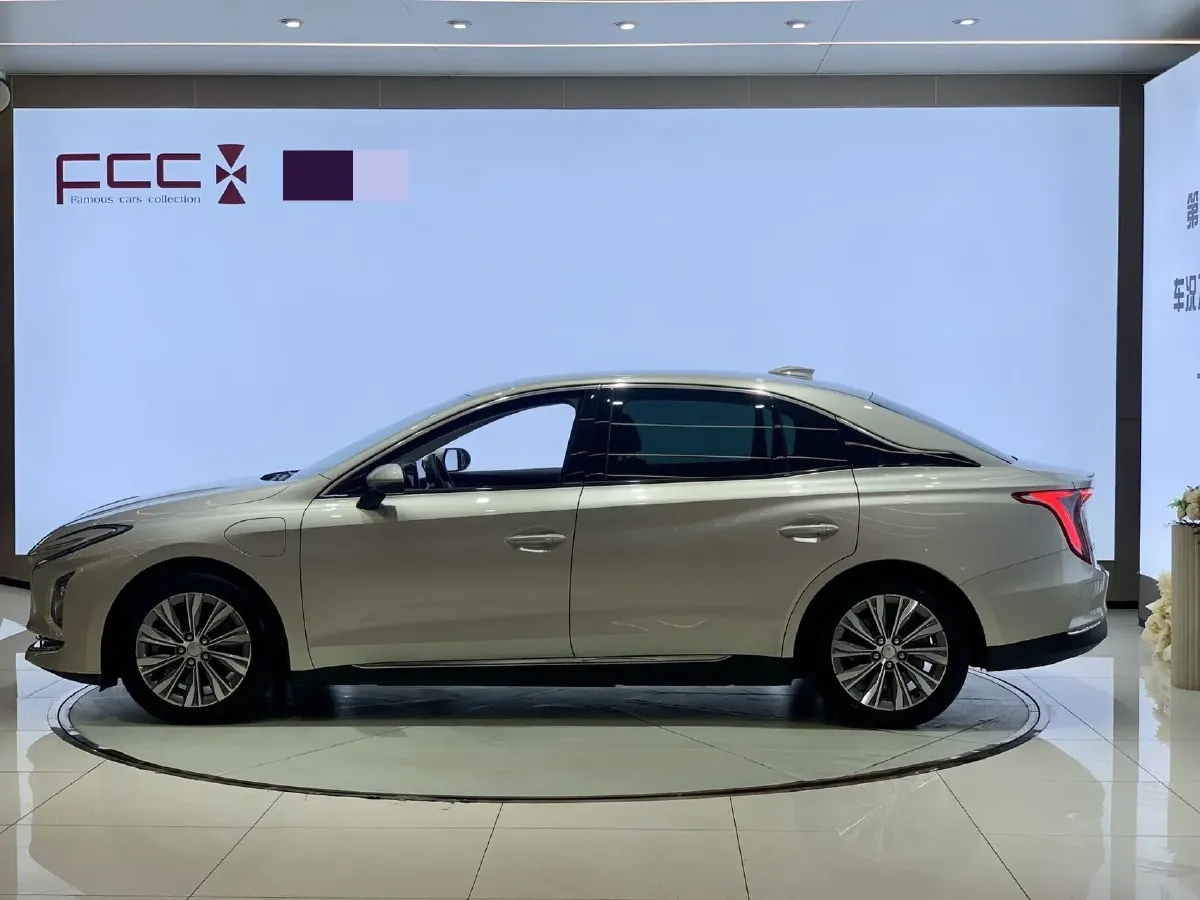 2024 HongQi E-QM5 BEV 72KWH,autocango,china used car exporter,china ev exporter,chinese used car exporter,chinese used ev exporter