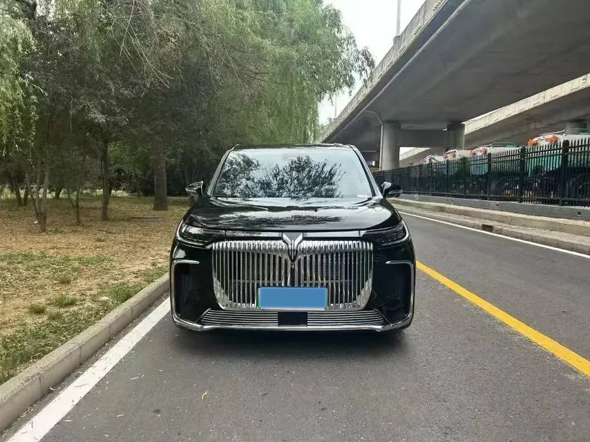 2025 Voyah Dream 1.5T 150HP L4 PHEV 41.7KWH,autocango,china used car exporter,china ev exporter,chinese used car exporter,chinese used ev exporter