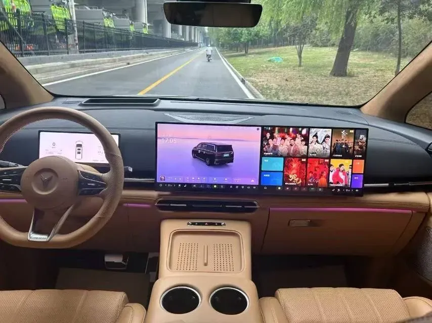 2025 Voyah Dream 1.5T 150HP L4 PHEV 41.7KWH,autocango,china used car exporter,china ev exporter,chinese used car exporter,chinese used ev exporter