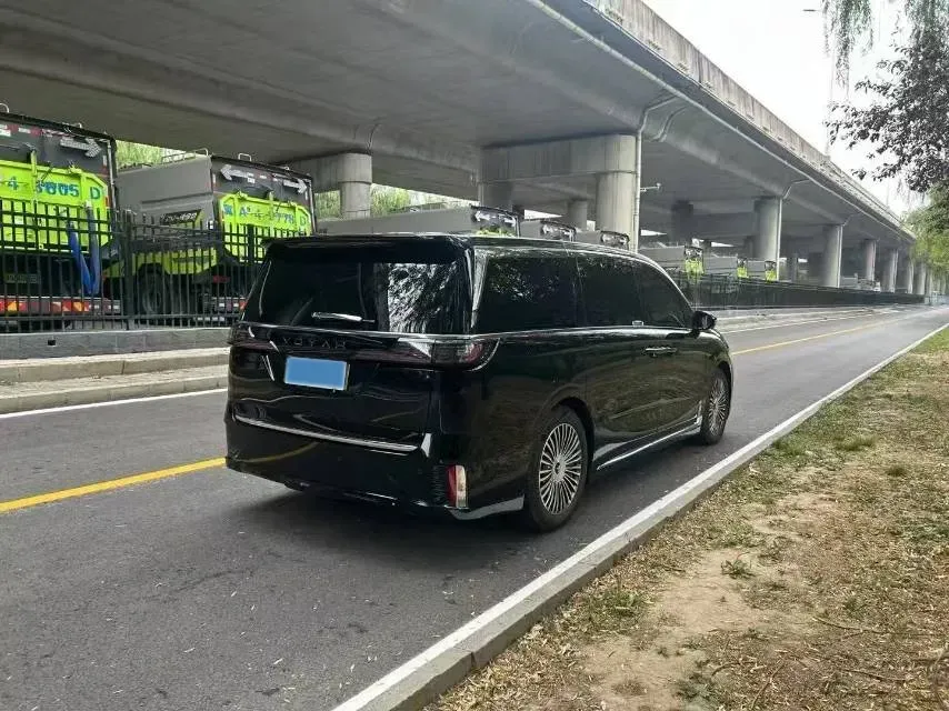 2025 Voyah Dream 1.5T 150HP L4 PHEV 41.7KWH,autocango,china used car exporter,china ev exporter,chinese used car exporter,chinese used ev exporter