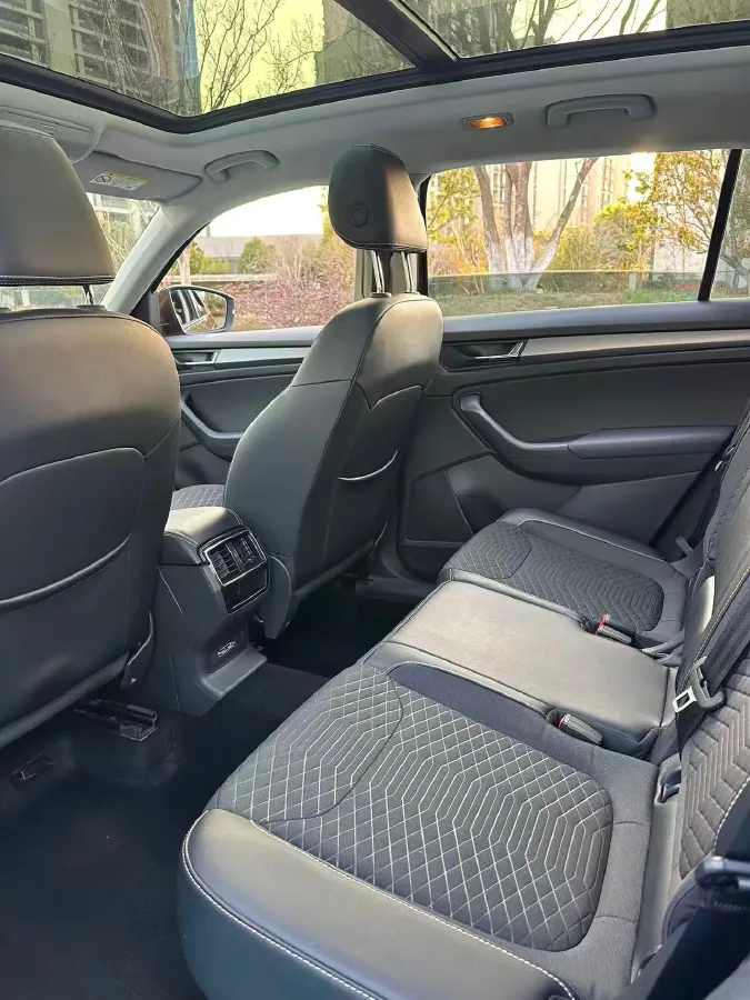 2017 Skoda Kodiak 1.8T 180HP L4 7DCT,autocango,china used car exporter,china ev exporter,chinese used car exporter,chinese used ev exporter