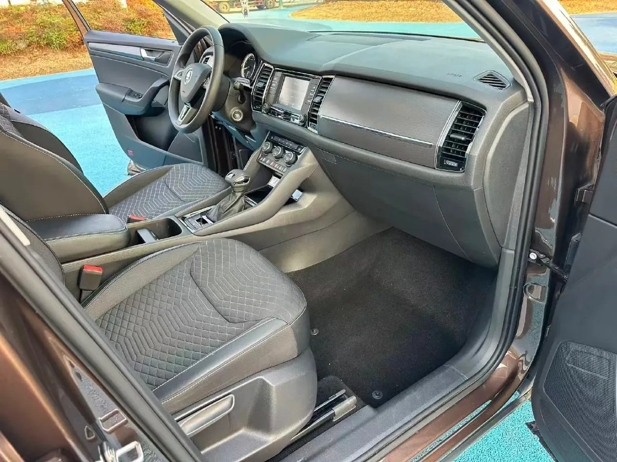 2017 Skoda Kodiak 1.8T 180HP L4 7DCT,autocango,china used car exporter,china ev exporter,chinese used car exporter,chinese used ev exporter