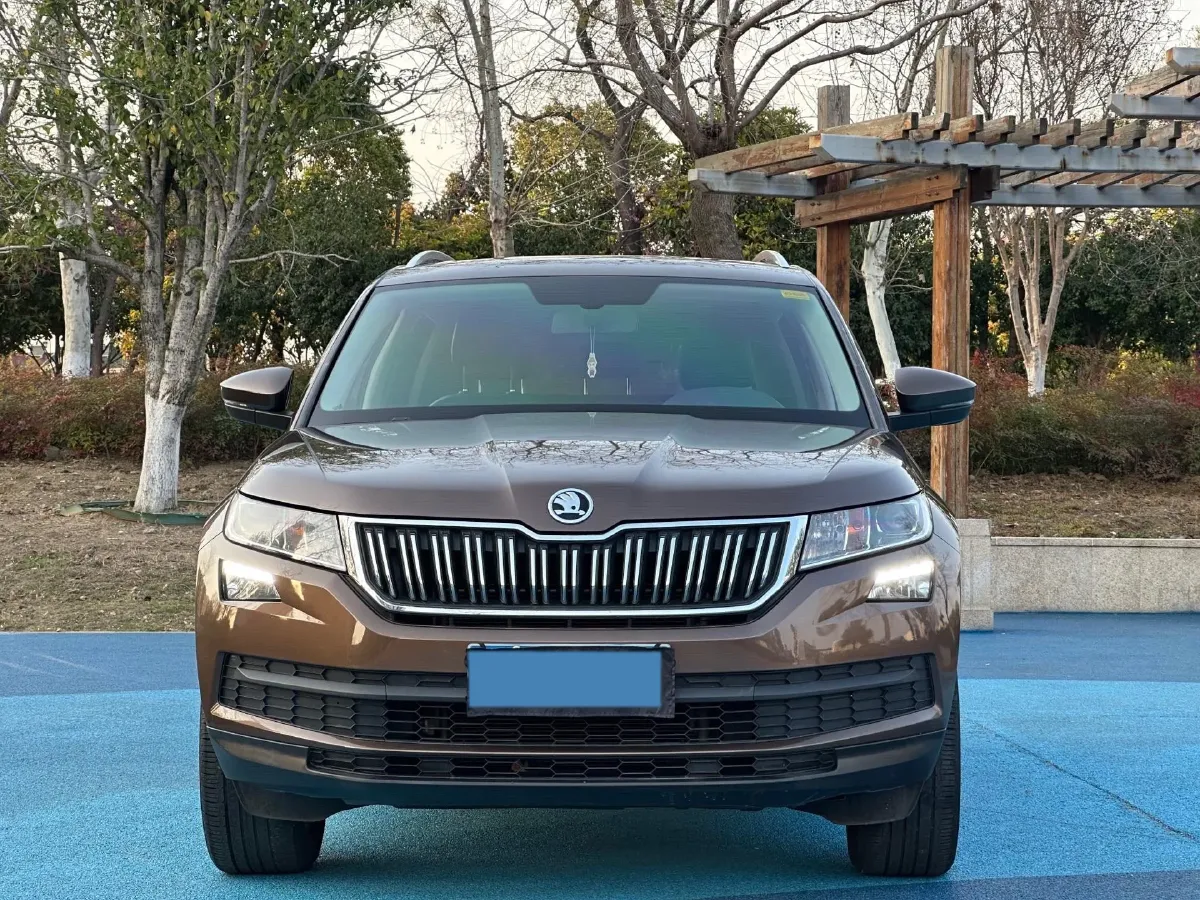 2017 Skoda Kodiak 1.8T 180HP L4 7DCT,autocango,china used car exporter,china ev exporter,chinese used car exporter,chinese used ev exporter