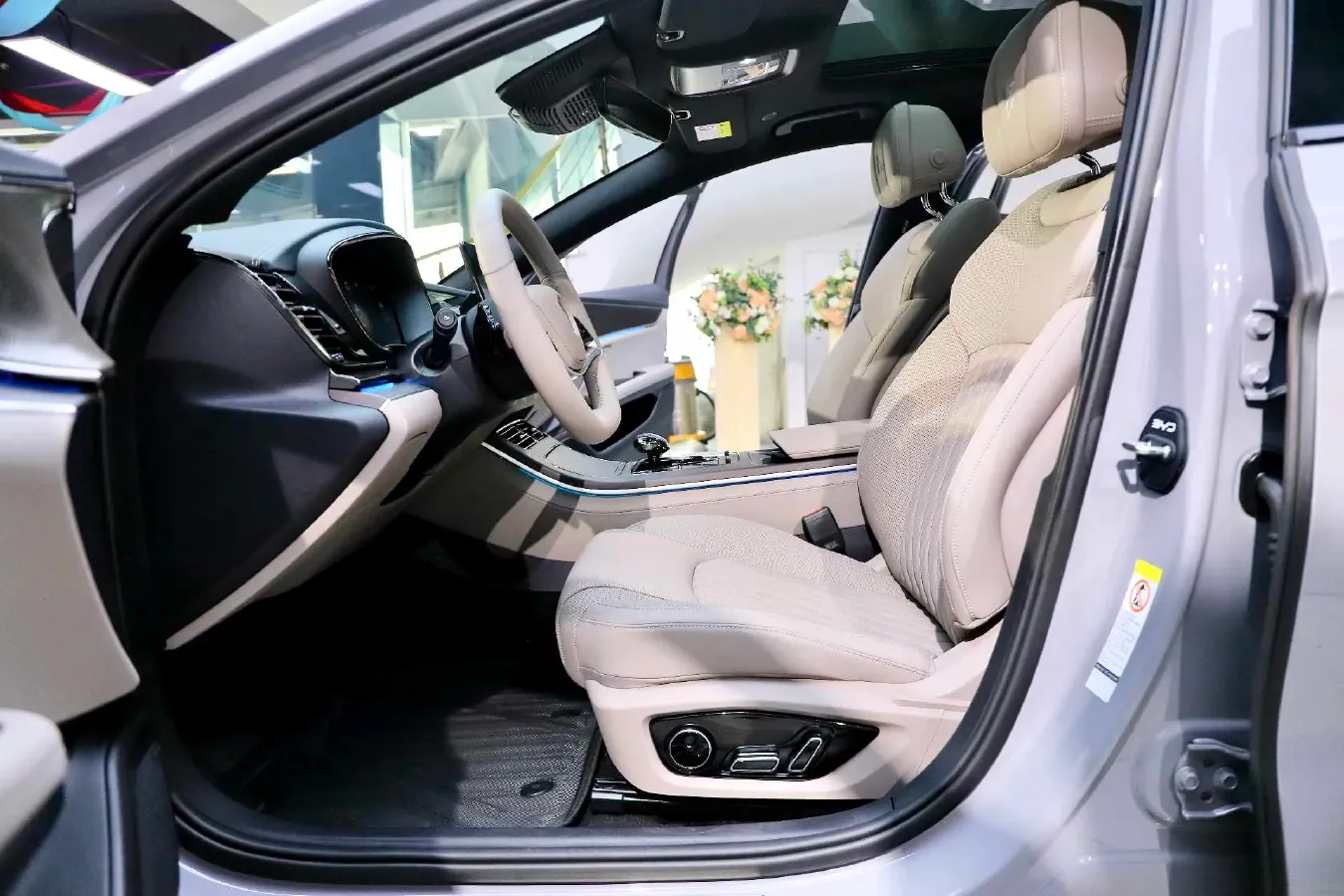 2025 BYD Han 1.5T 156HP L4 E-CVT PHEV,autocango,china used car exporter,china ev exporter,chinese used car exporter,chinese used ev exporter