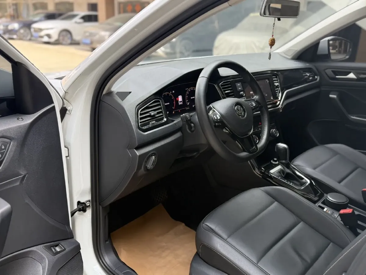 2019 Volkswagen T-Roc 1.4T 150HP L4 7DCT,autocango,china used car exporter,china ev exporter,chinese used car exporter,chinese used ev exporter