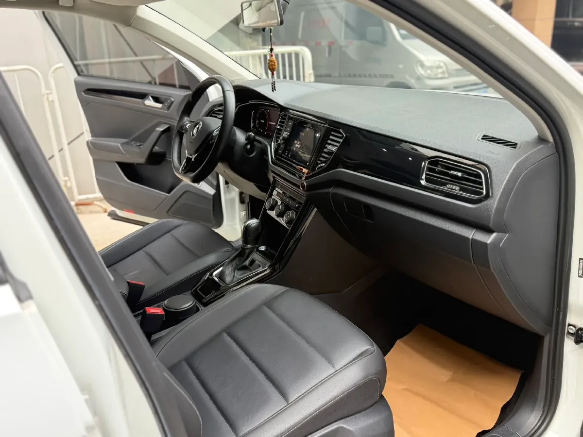 2019 Volkswagen T-Roc 1.4T 150HP L4 7DCT,autocango,china used car exporter,china ev exporter,chinese used car exporter,chinese used ev exporter