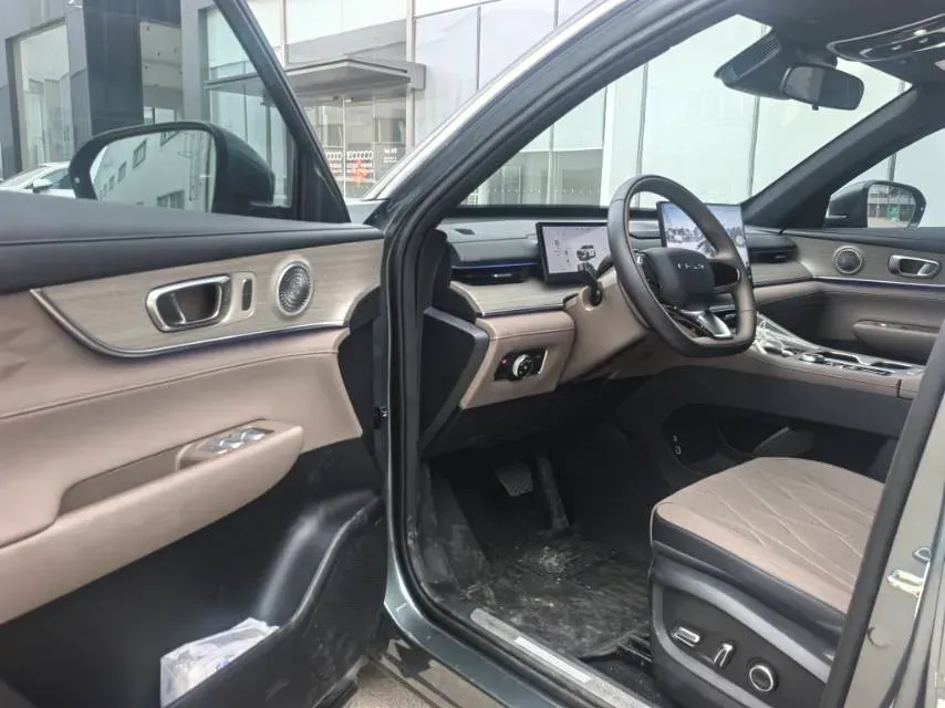 2025 Chery Tiggo 8 Plus 1.6T 197HP L4 7DCT,autocango,china used car exporter,china ev exporter,chinese used car exporter,chinese used ev exporter
