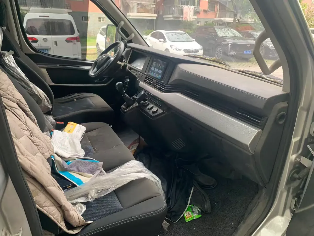 2023 MAXUS XinTu V70 2.0T 125HP L4 6MT,autocango,china used car exporter,china ev exporter,chinese used car exporter,chinese used ev exporter