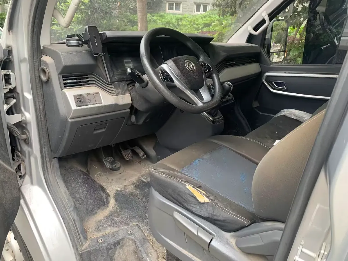 2023 MAXUS XinTu V70 2.0T 125HP L4 6MT,autocango,china used car exporter,china ev exporter,chinese used car exporter,chinese used ev exporter