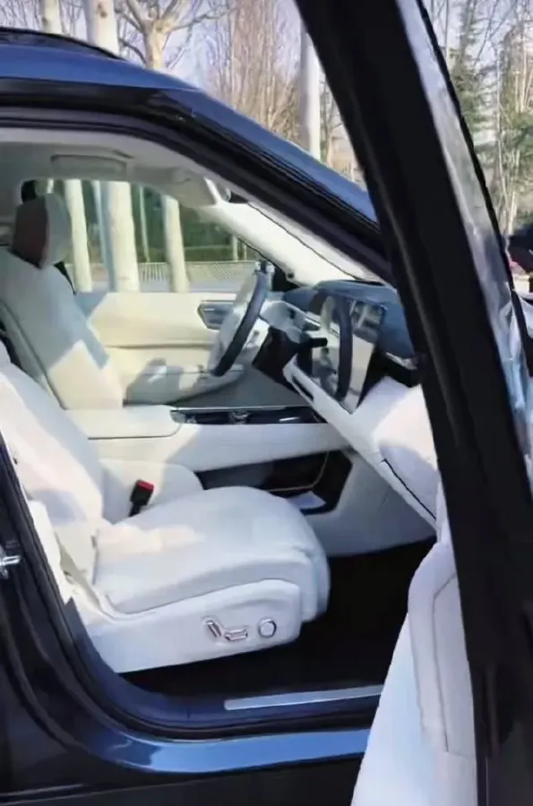 2025 LYNK&CO 900 1.5T 190HP L4 3DHT PHEV 43.3KWH,autocango,china used car exporter,china ev exporter,chinese used car exporter,chinese used ev exporter