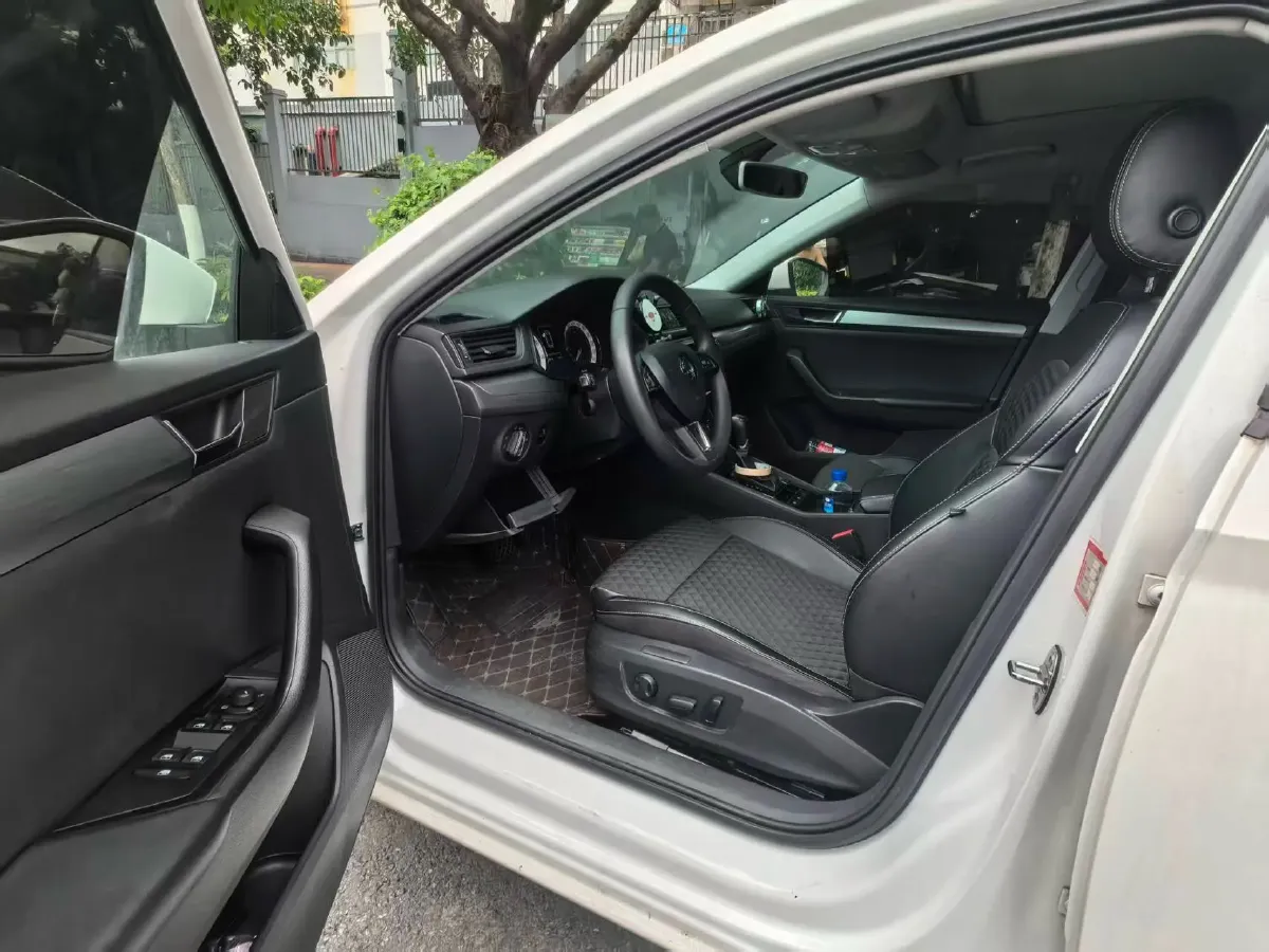 2018 Skoda Superb 1.8T 180HP L4 7DCT,autocango,china used car exporter,china ev exporter,chinese used car exporter,chinese used ev exporter