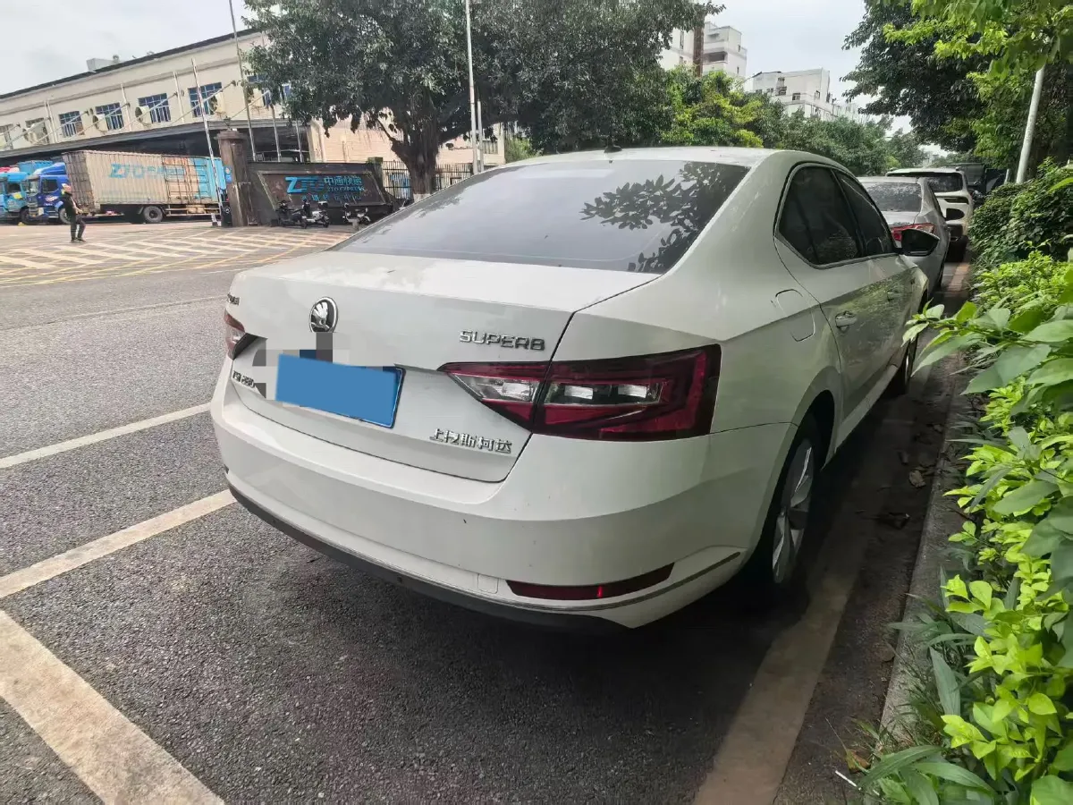 2018 Skoda Superb 1.8T 180HP L4 7DCT,autocango,china used car exporter,china ev exporter,chinese used car exporter,chinese used ev exporter