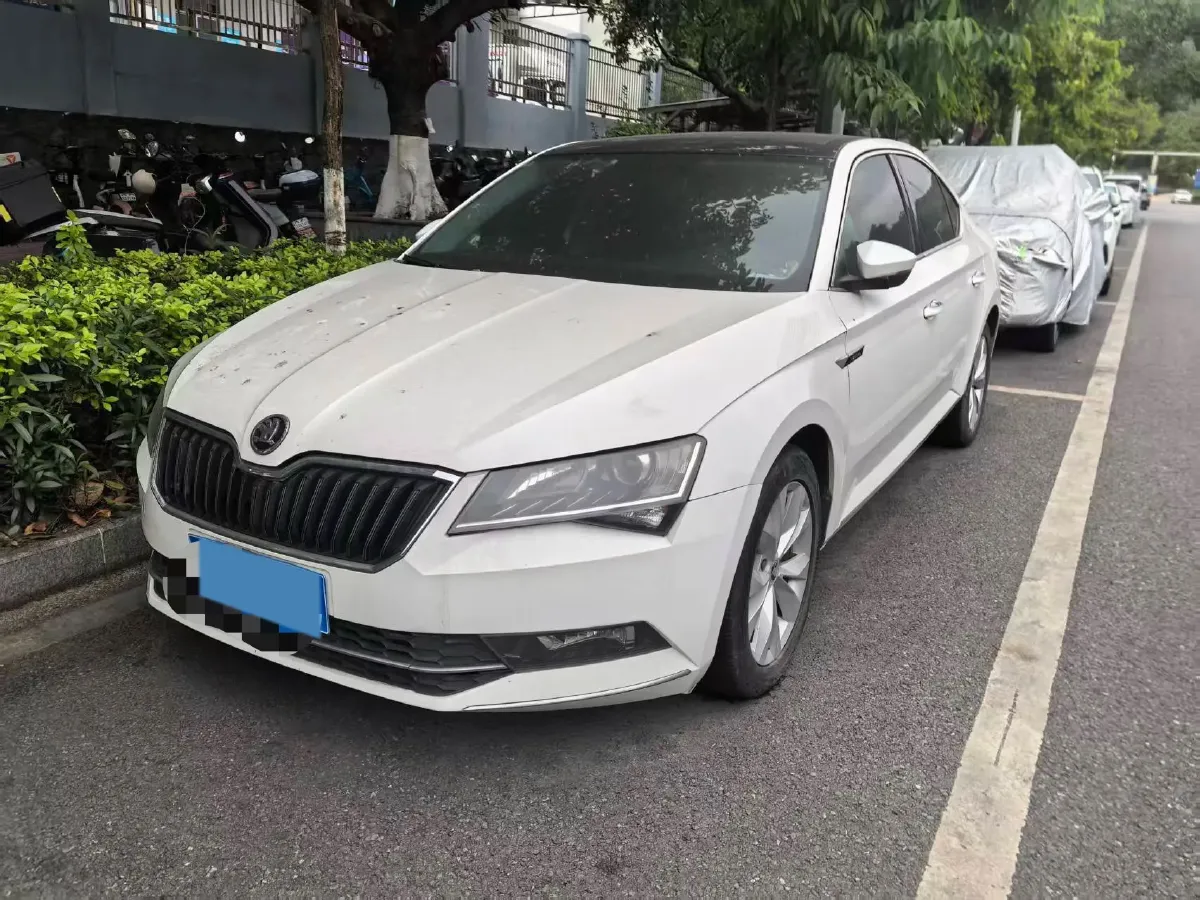 2018 Skoda Superb 1.8T 180HP L4 7DCT,autocango,china used car exporter,china ev exporter,chinese used car exporter,chinese used ev exporter
