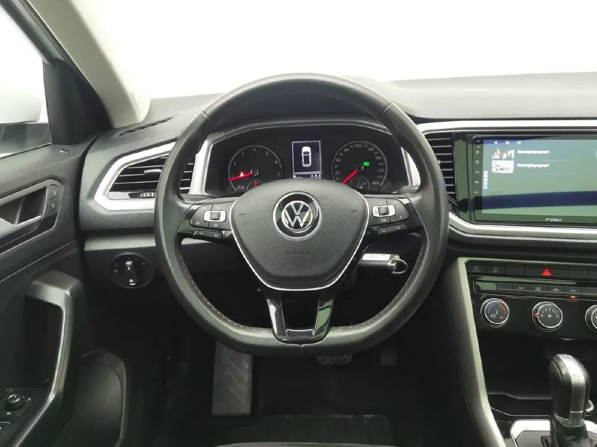 2021 Volkswagen T-Roc 1.4T 150HP L4 7DCT,autocango,china used car exporter,china ev exporter,chinese used car exporter,chinese used ev exporter