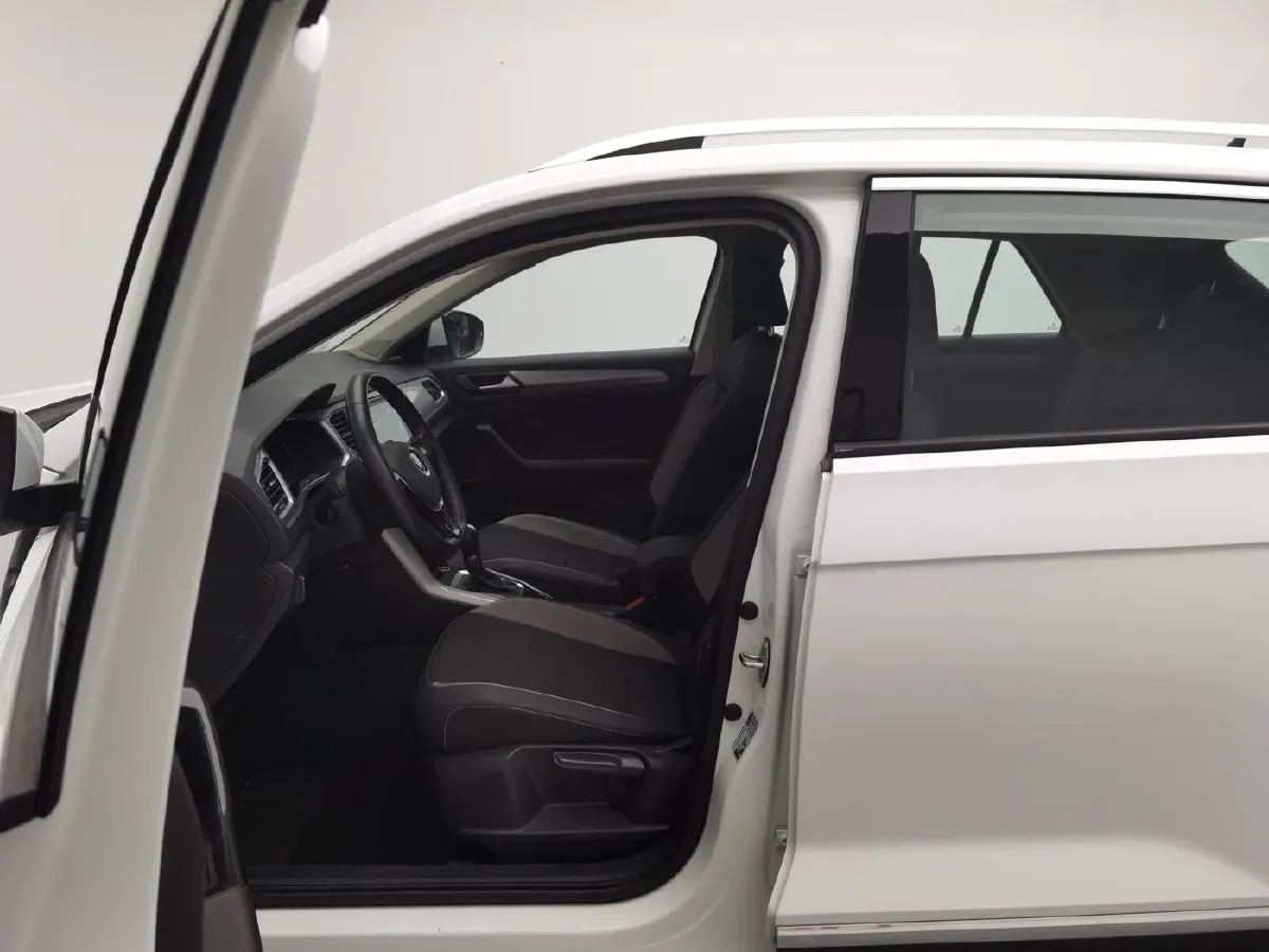 2021 Volkswagen T-Roc 1.4T 150HP L4 7DCT,autocango,china used car exporter,china ev exporter,chinese used car exporter,chinese used ev exporter