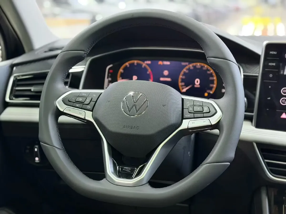 2024 Volkswagen Tiguan L 2.0T 186HP L4 7DCT,autocango,china used car exporter,china ev exporter,chinese used car exporter,chinese used ev exporter