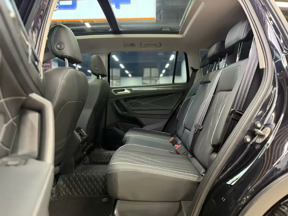 2024 Volkswagen Tiguan L 2.0T 186HP L4 7DCT,autocango,china used car exporter,china ev exporter,chinese used car exporter,chinese used ev exporter