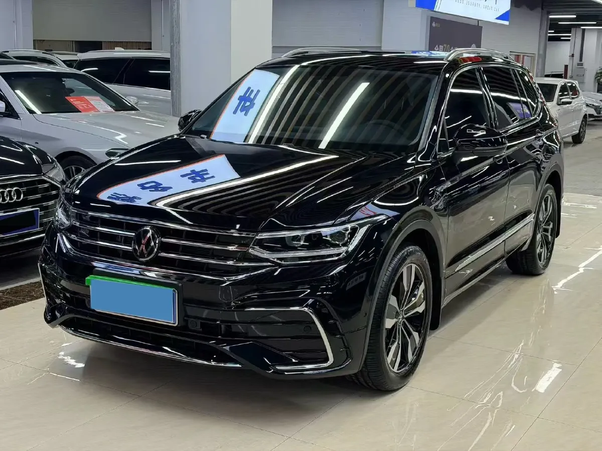 2024 Volkswagen Tiguan L 2.0T 186HP L4 7DCT,autocango,china used car exporter,china ev exporter,chinese used car exporter,chinese used ev exporter