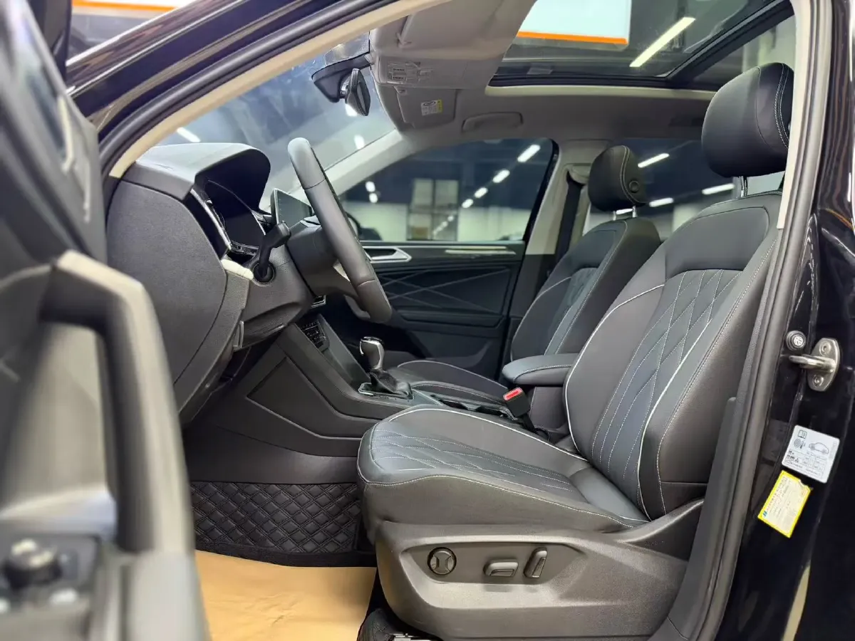 2024 Volkswagen Tiguan L 2.0T 186HP L4 7DCT,autocango,china used car exporter,china ev exporter,chinese used car exporter,chinese used ev exporter