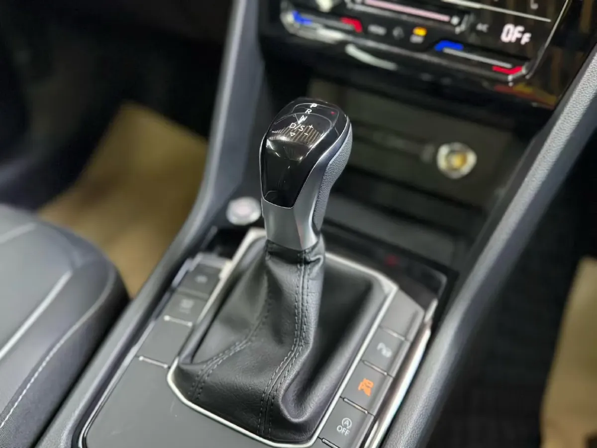 2024 Volkswagen Tiguan L 2.0T 186HP L4 7DCT,autocango,china used car exporter,china ev exporter,chinese used car exporter,chinese used ev exporter