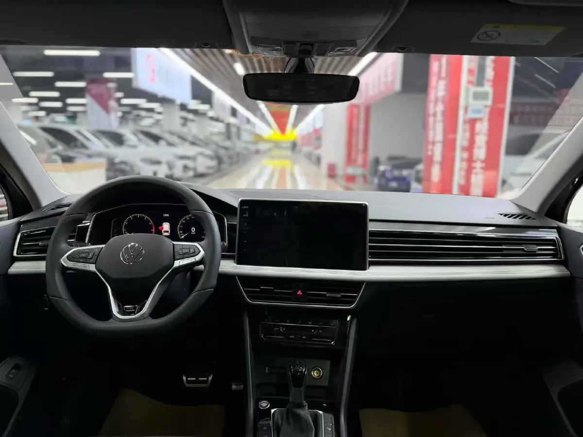 2024 Volkswagen Tiguan L 2.0T 186HP L4 7DCT,autocango,china used car exporter,china ev exporter,chinese used car exporter,chinese used ev exporter