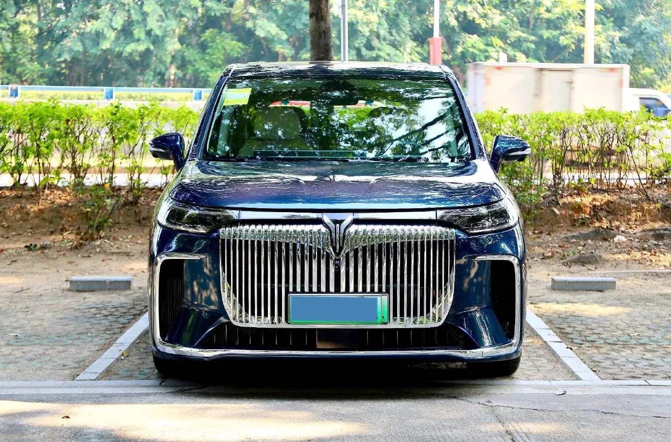 2025 Voyah Dream 1.5T 150HP L4 PHEV 41.7KWH,autocango,china used car exporter,china ev exporter,chinese used car exporter,chinese used ev exporter