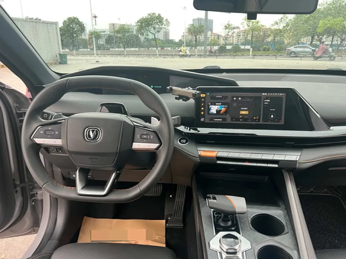 2022 ChangAn UNI-V 1.5T 188HP L4 7DCT,autocango,china used car exporter,china ev exporter,chinese used car exporter,chinese used ev exporter