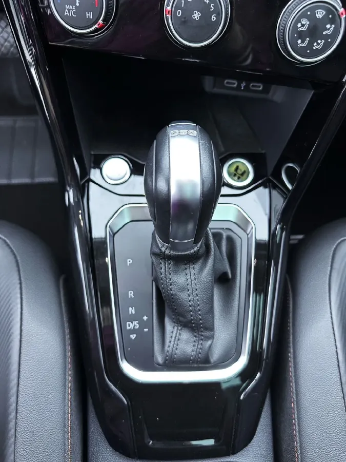 2021 Volkswagen T-Roc 1.4T 150HP L4 7DCT,autocango,china used car exporter,china ev exporter,chinese used car exporter,chinese used ev exporter