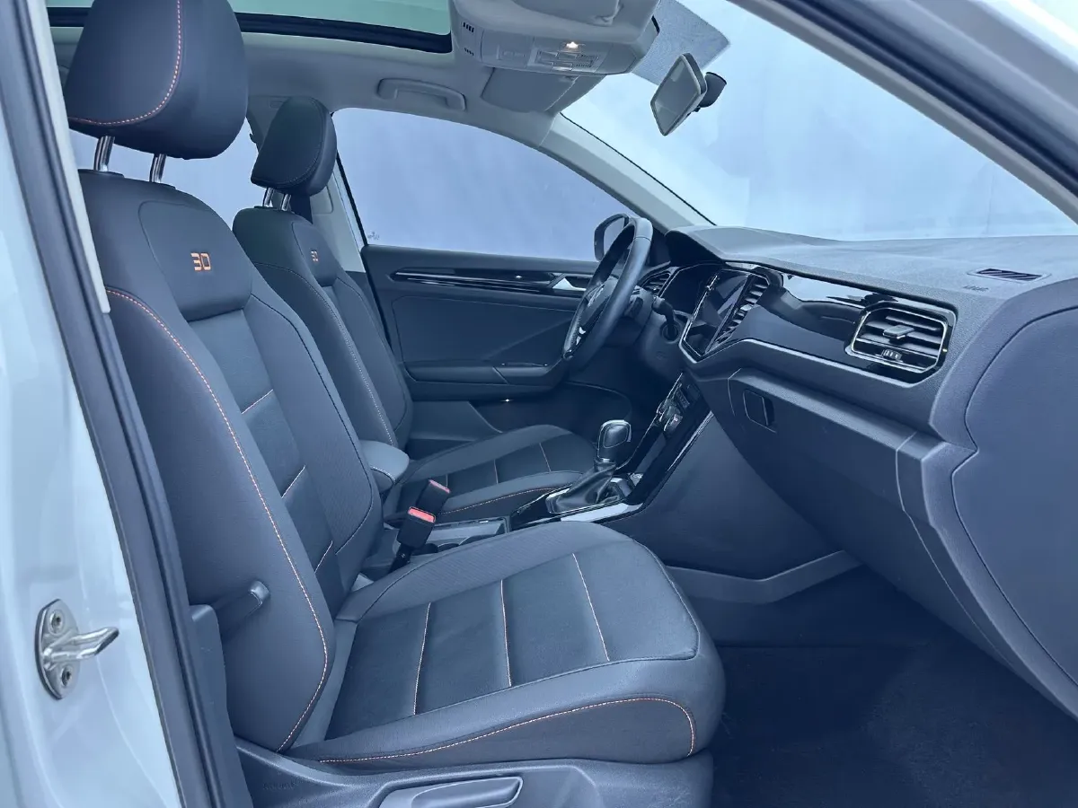 2021 Volkswagen T-Roc 1.4T 150HP L4 7DCT,autocango,china used car exporter,china ev exporter,chinese used car exporter,chinese used ev exporter