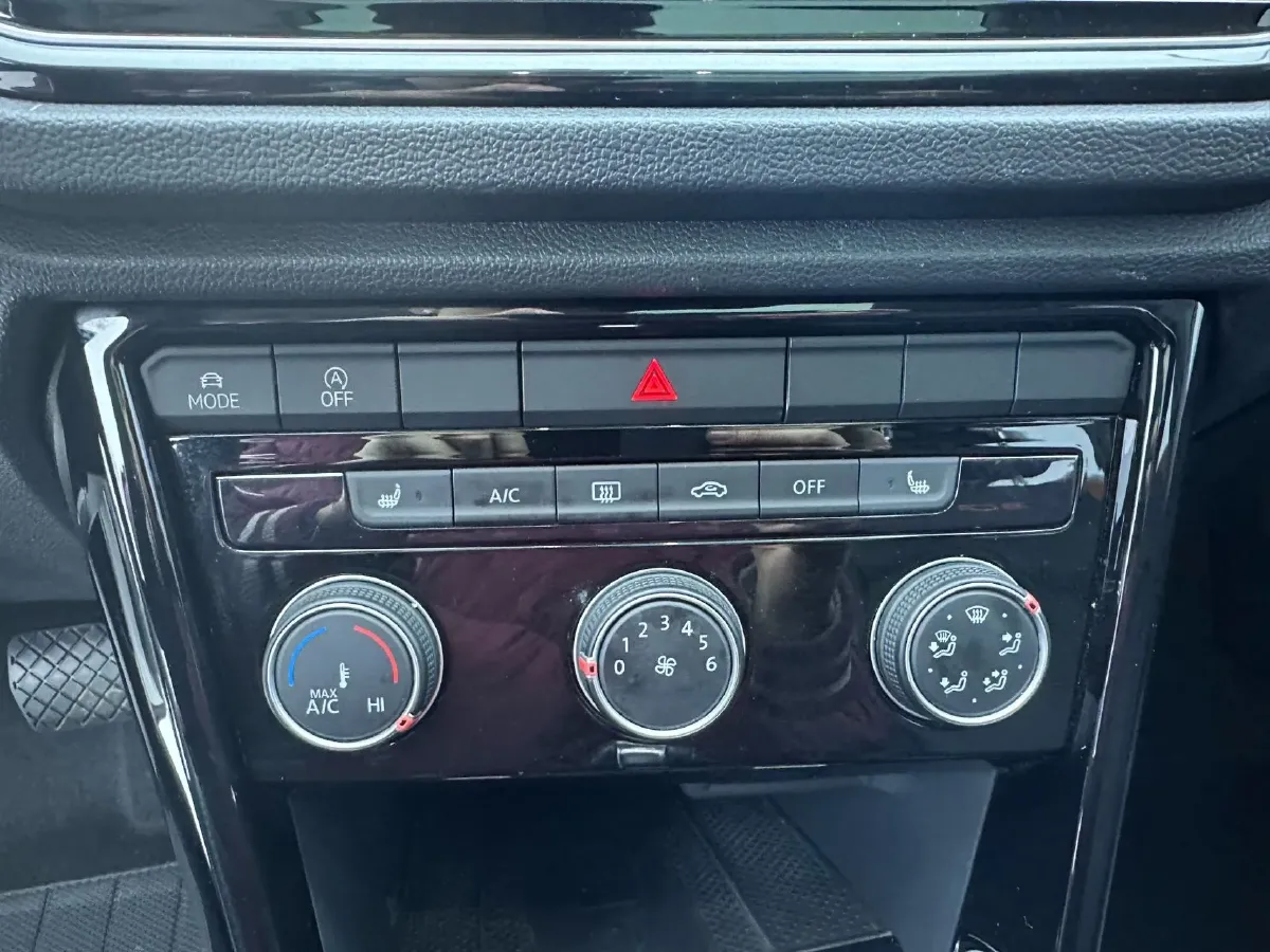 2021 Volkswagen T-Roc 1.4T 150HP L4 7DCT,autocango,china used car exporter,china ev exporter,chinese used car exporter,chinese used ev exporter