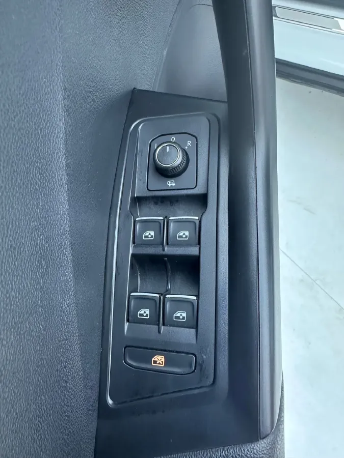 2021 Volkswagen T-Roc 1.4T 150HP L4 7DCT,autocango,china used car exporter,china ev exporter,chinese used car exporter,chinese used ev exporter