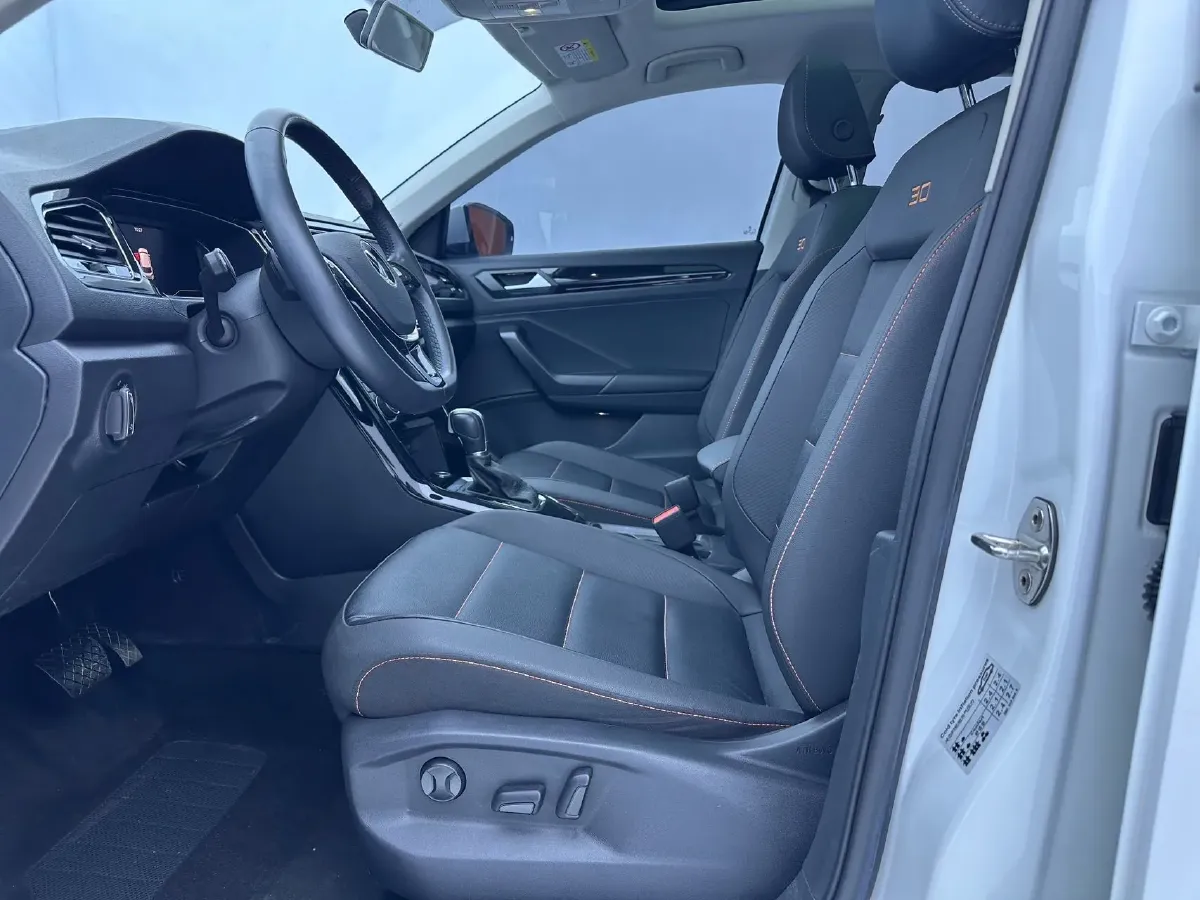 2021 Volkswagen T-Roc 1.4T 150HP L4 7DCT,autocango,china used car exporter,china ev exporter,chinese used car exporter,chinese used ev exporter