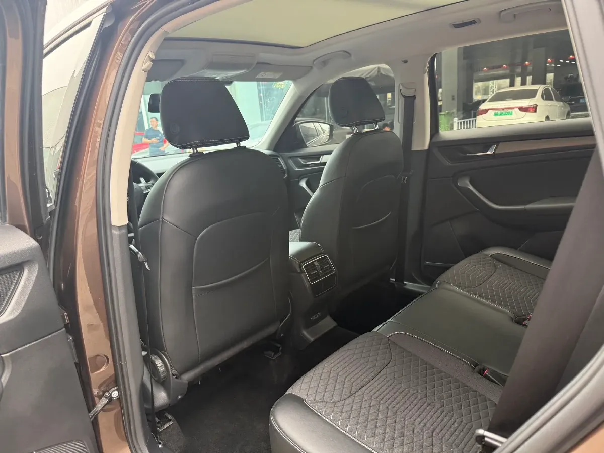 2018 Skoda Kodiak 2.0T 186HP L4 7DCT,autocango,china used car exporter,china ev exporter,chinese used car exporter,chinese used ev exporter