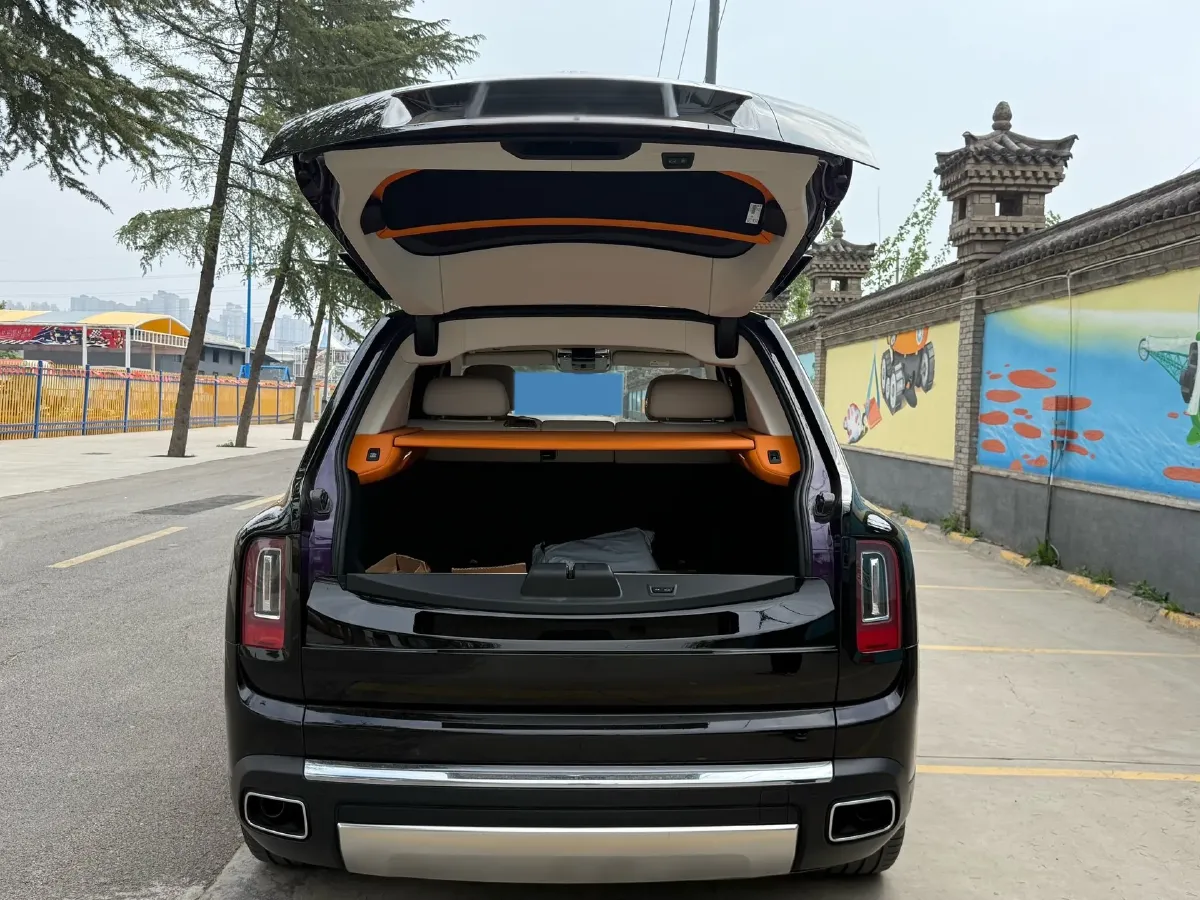 2018 Rolls-Royce Cullinan 6.7T 571HP V12 8AT,autocango,china used car exporter,china ev exporter,chinese used car exporter,chinese used ev exporter