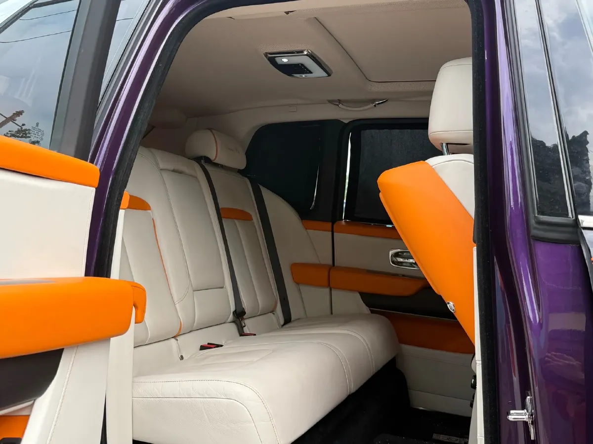 2018 Rolls-Royce Cullinan 6.7T 571HP V12 8AT,autocango,china used car exporter,china ev exporter,chinese used car exporter,chinese used ev exporter