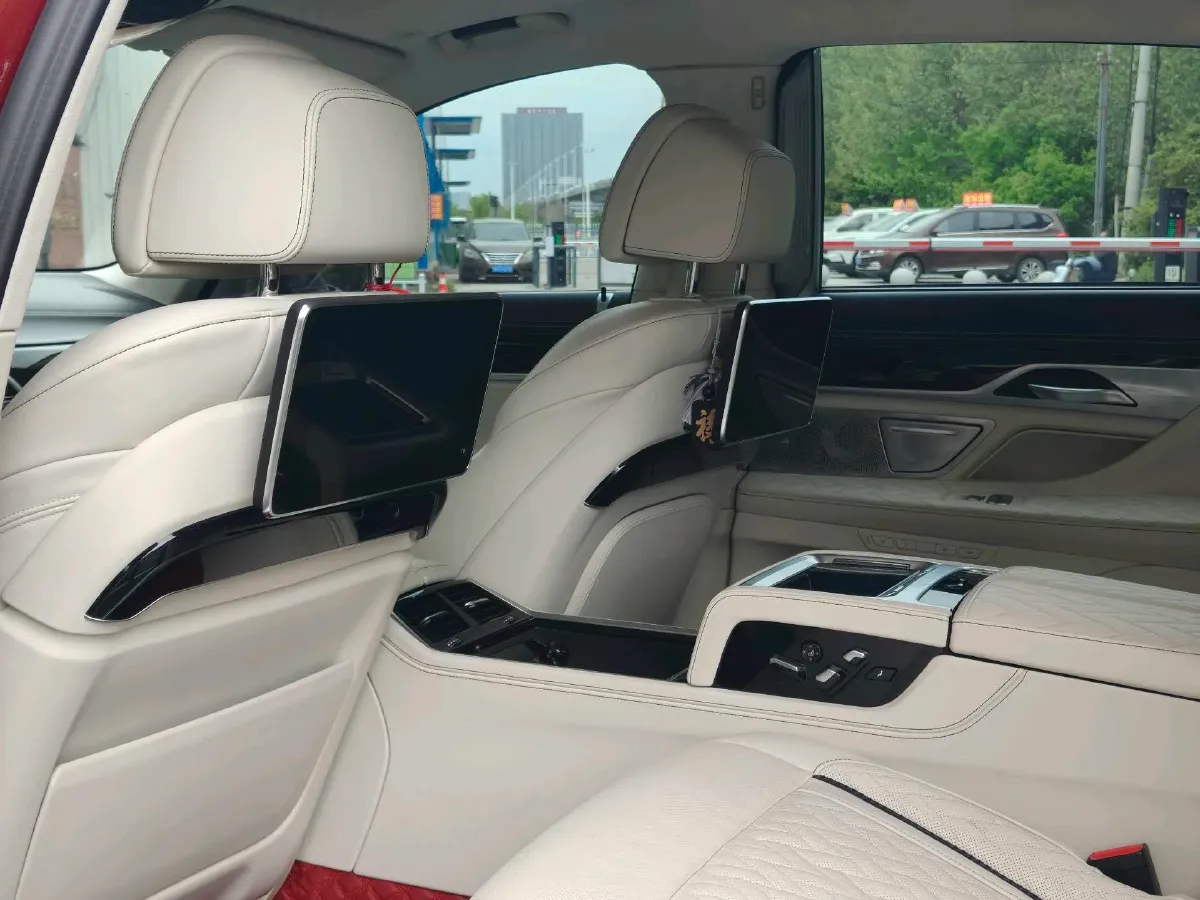 2019 BMW 7 Series 3.0T 340HP L6 8AT,autocango,china used car exporter,china ev exporter,chinese used car exporter,chinese used ev exporter