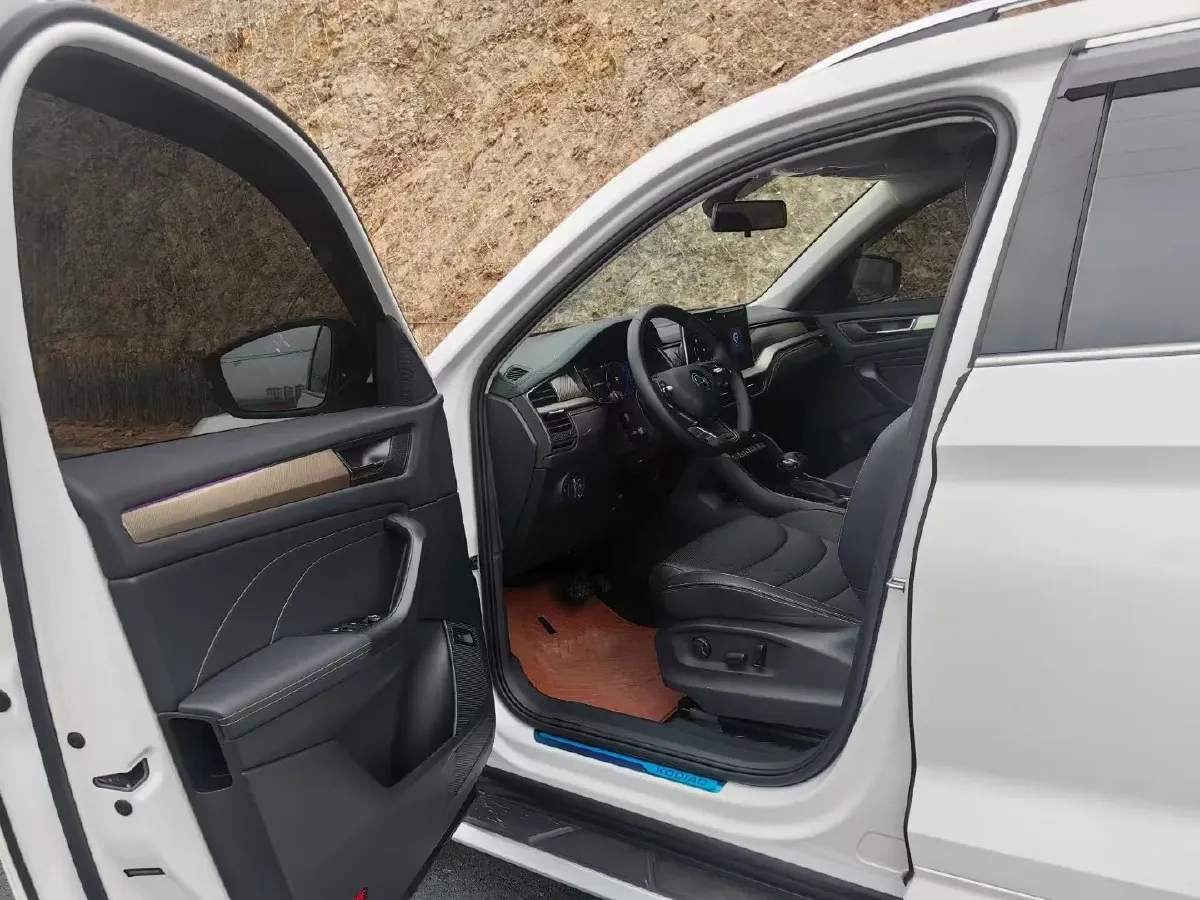 2024 Skoda Kodiak 2.0T 186HP L4 7DCT,autocango,china used car exporter,china ev exporter,chinese used car exporter,chinese used ev exporter