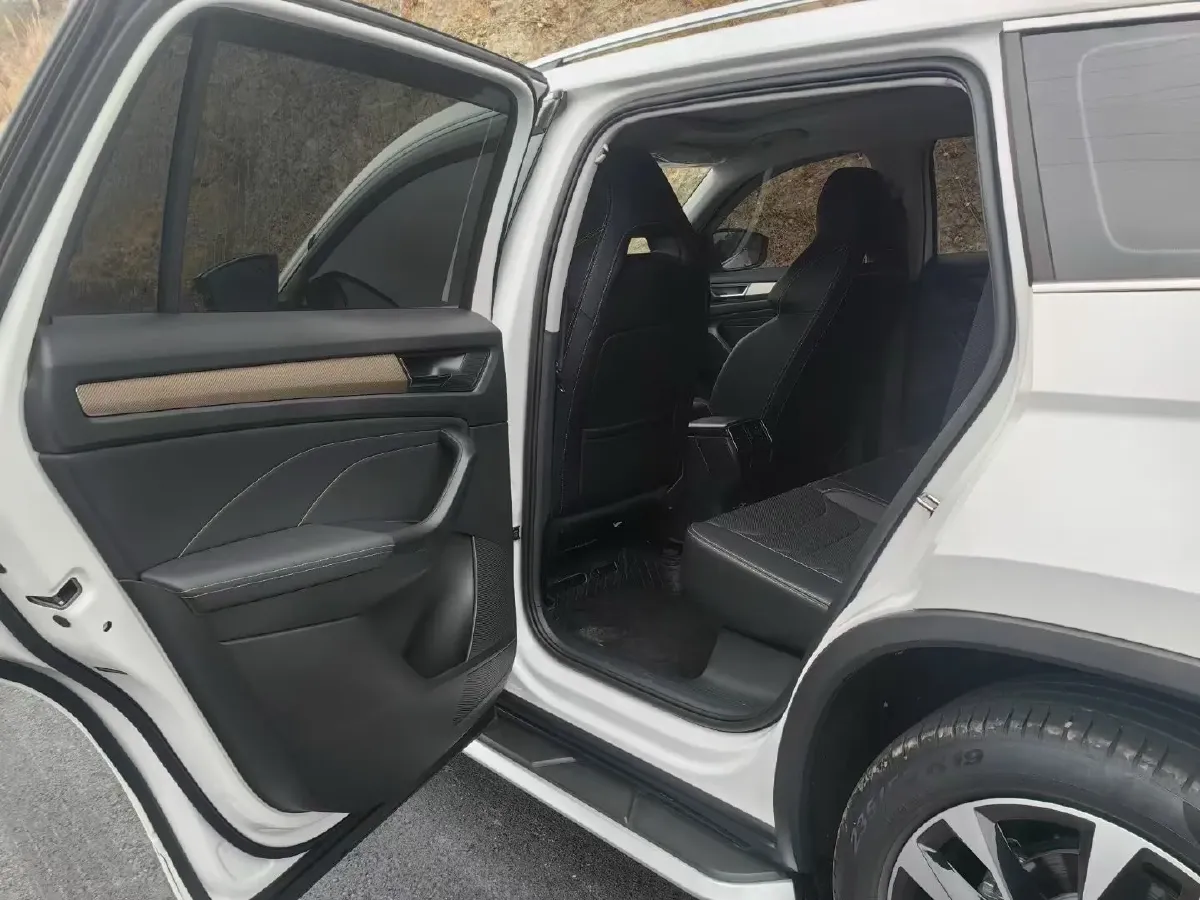 2024 Skoda Kodiak 2.0T 186HP L4 7DCT,autocango,china used car exporter,china ev exporter,chinese used car exporter,chinese used ev exporter