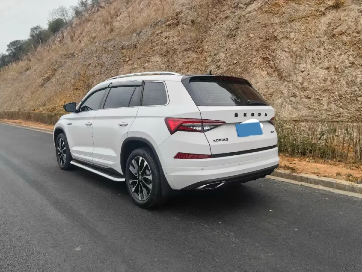 2024 Skoda Kodiak 2.0T 186HP L4 7DCT,autocango,china used car exporter,china ev exporter,chinese used car exporter,chinese used ev exporter