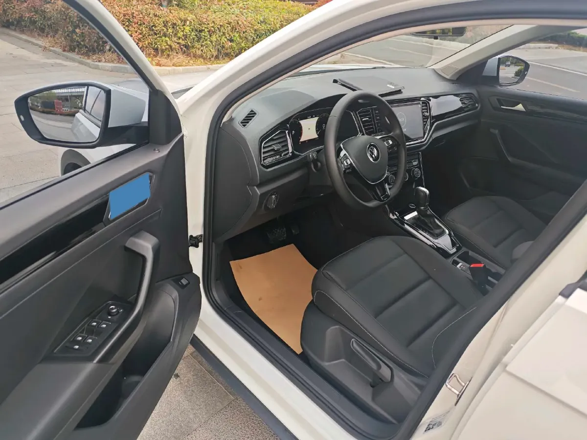 2021 Volkswagen T-Roc 1.4T 150HP L4 7DCT,autocango,china used car exporter,china ev exporter,chinese used car exporter,chinese used ev exporter