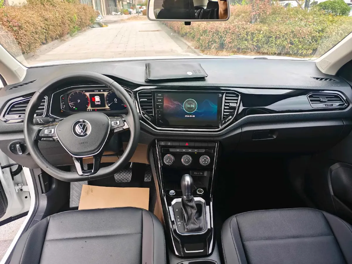 2021 Volkswagen T-Roc 1.4T 150HP L4 7DCT,autocango,china used car exporter,china ev exporter,chinese used car exporter,chinese used ev exporter