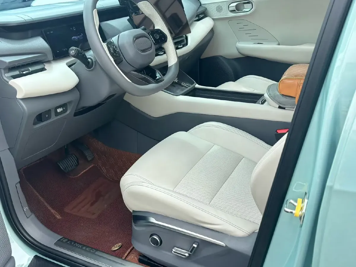 2023 LYNK&CO 06 EM-P 1.5L 120HP L4 3DHT PHEV 19.09KWH,autocango,china used car exporter,china ev exporter,chinese used car exporter,chinese used ev exporter